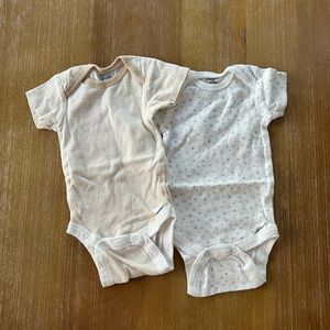 NWOT Neutral onesies 0-3 months GERBER